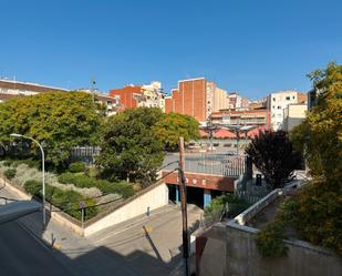 Vista exterior de Casa o xalet en venda en L'Hospitalet de Llobregat amb Calefacció, Terrassa i Moblat