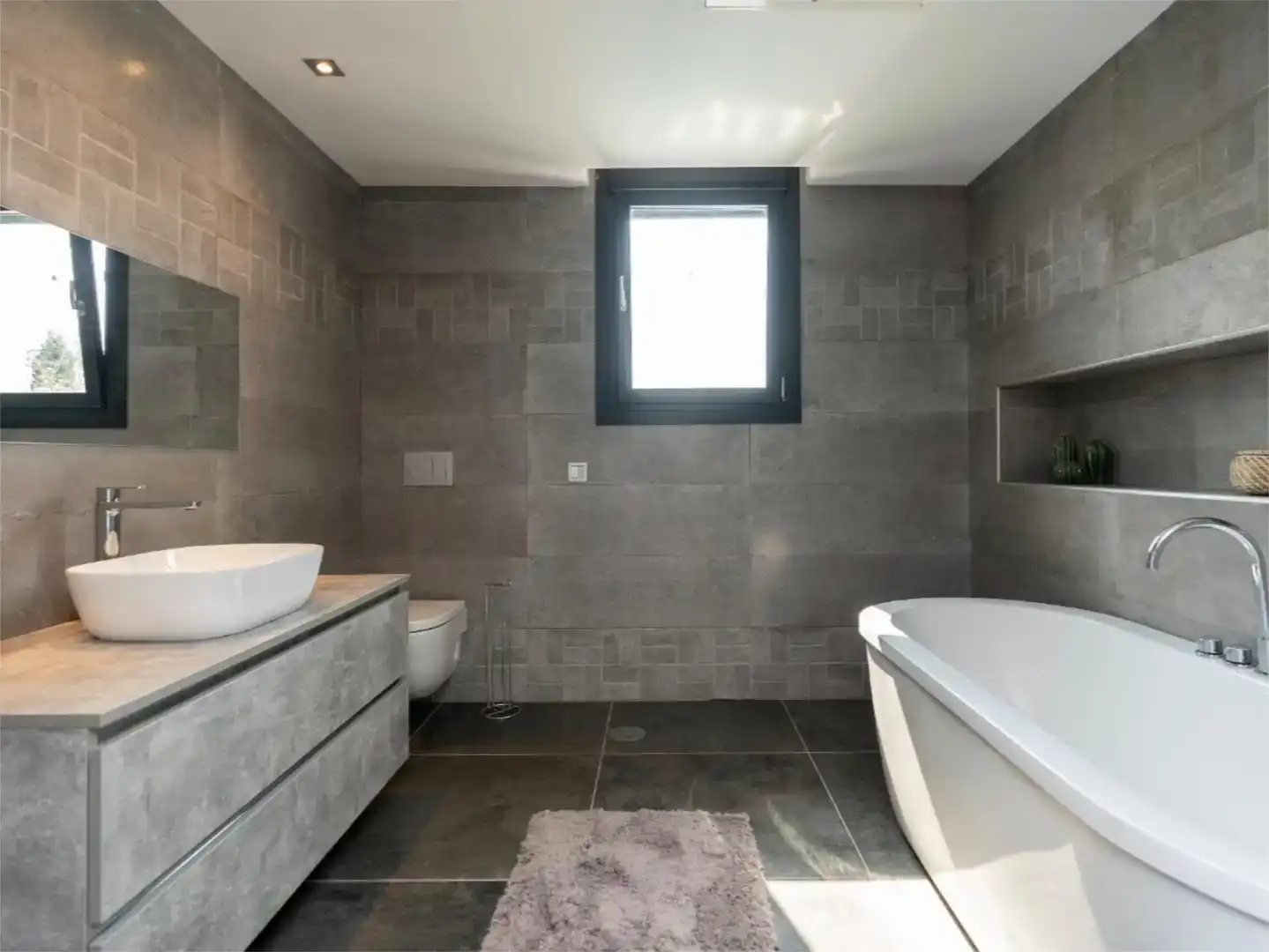 Bathroom of Flat for rent in Nueva Andalucía