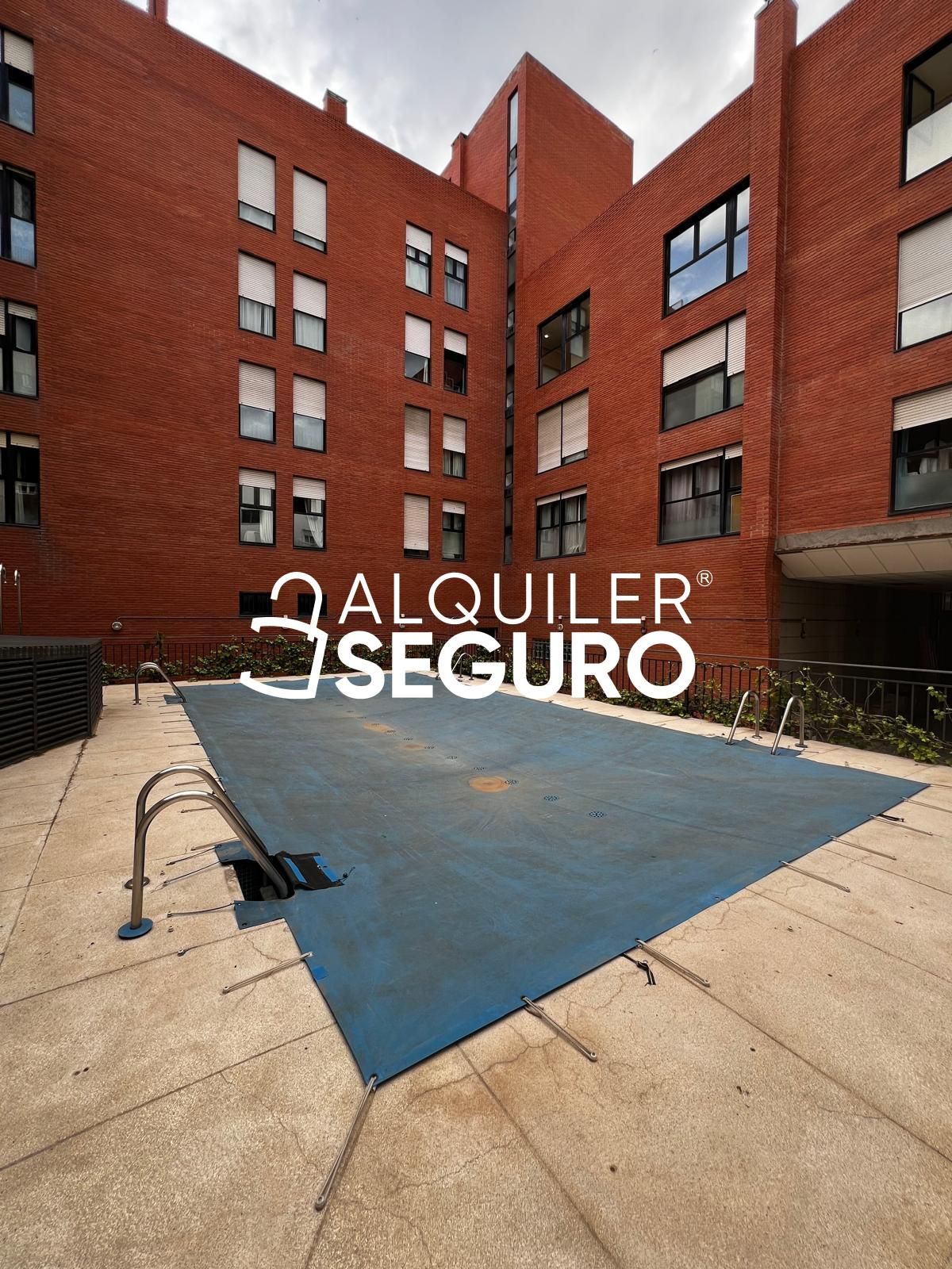 Exterior view of Flat to rent in  Madrid Capital  with Air Conditioner, Heating and Swimming Pool