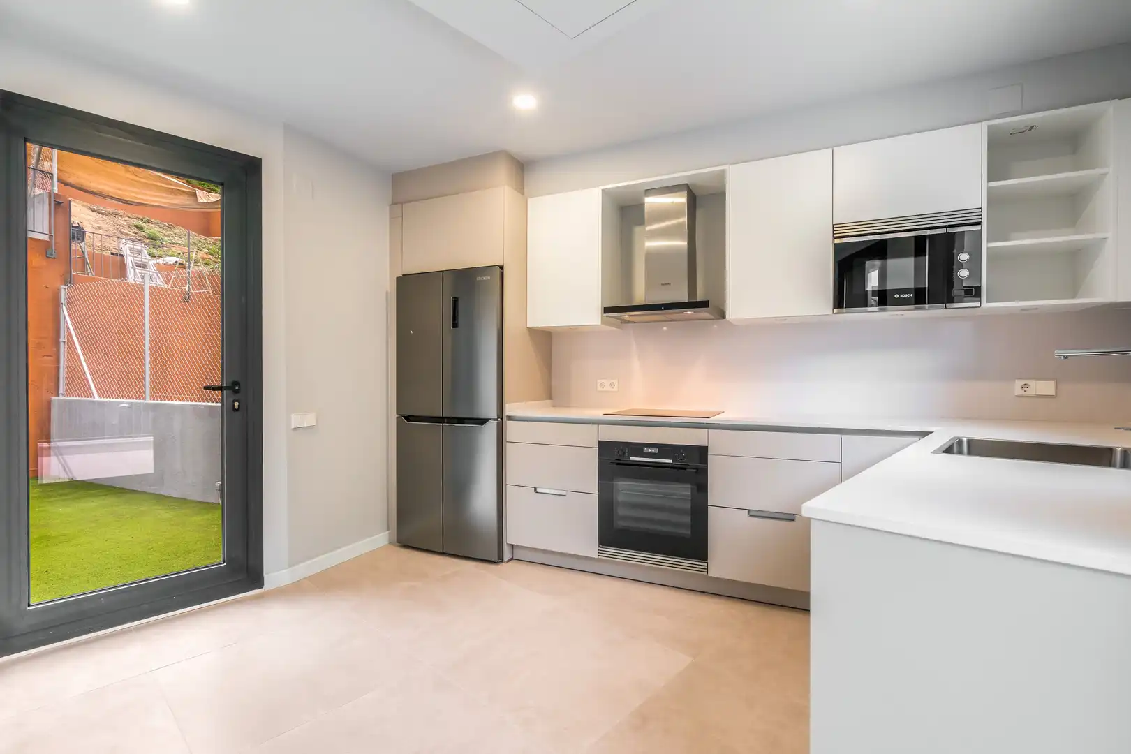 Cocina de Casa o chalet en venta en Barcelona con Aire acondicionado, Calefacción y Jardín privado