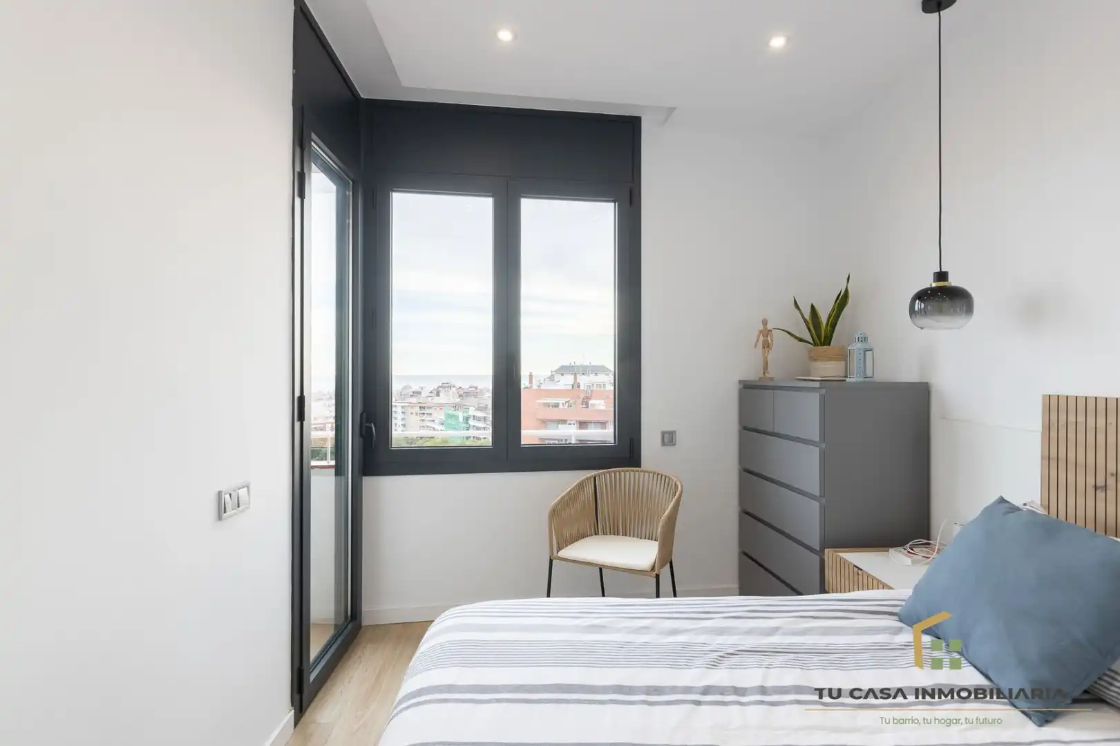 Schlafzimmer von Wohnung zum Verkauf in Badalona mit Klimaanlage und Heizung