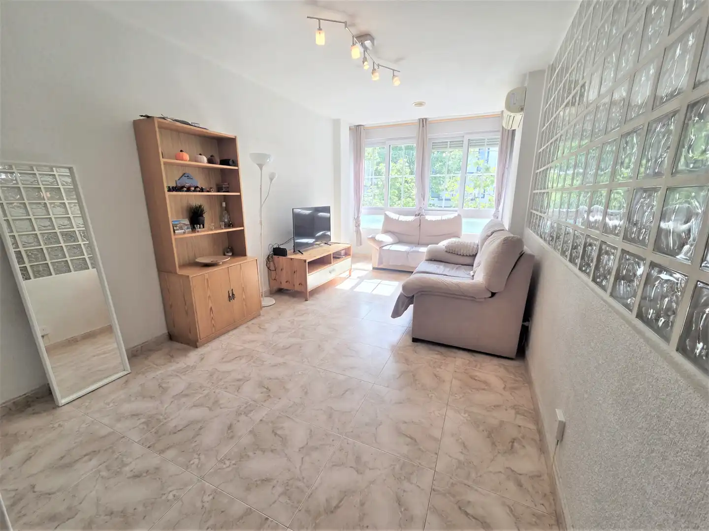 Living room of Flat for sale in Villanueva de la Cañada  with Air Conditioner, Heating and Furnished
