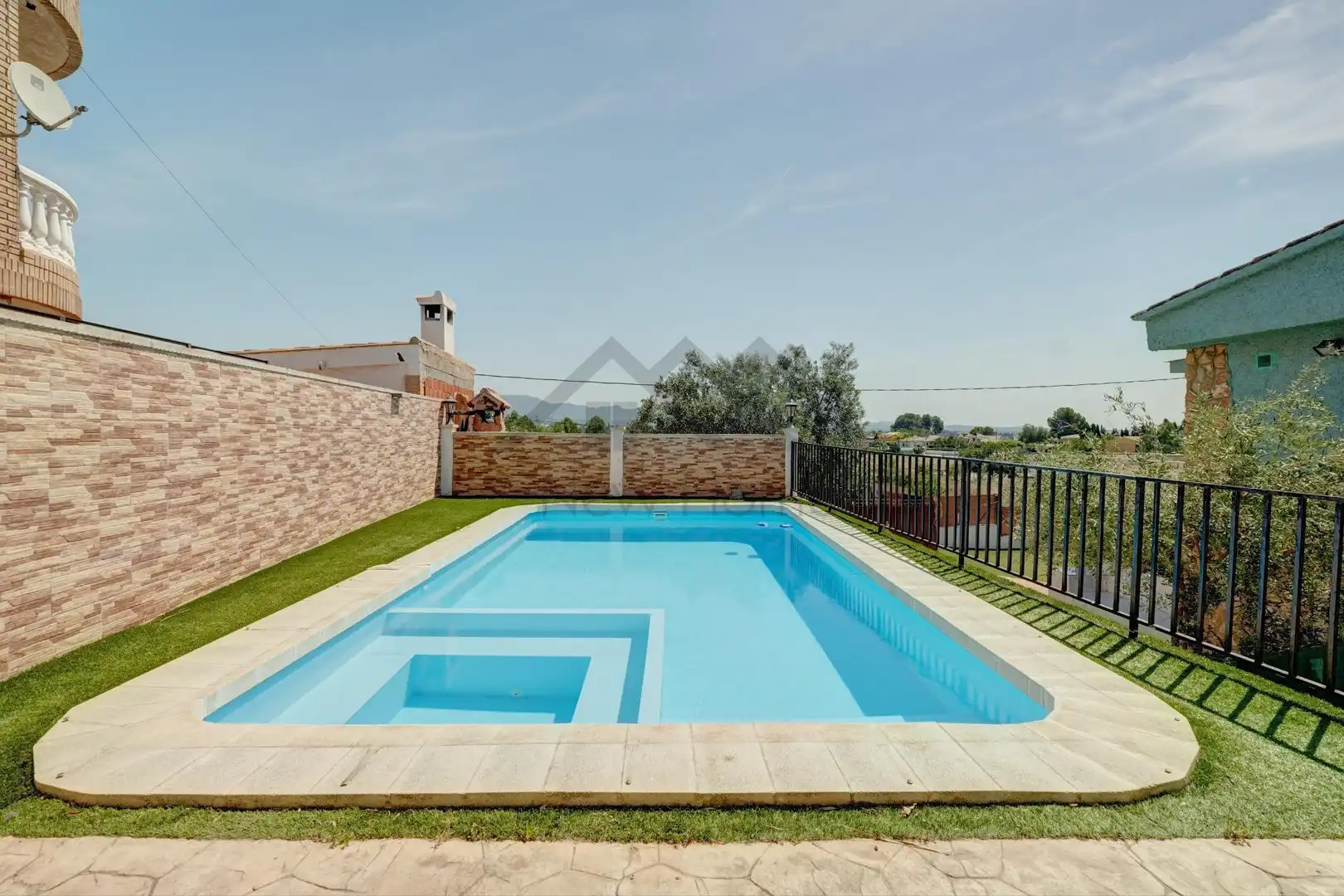 Swimming pool of Houses for sale in La Pobla de Vallbona  with Air Conditioner, Heating and Private garden