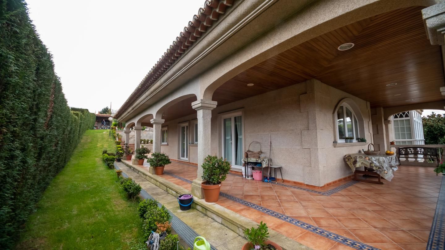 Vista exterior de Casa o xalet en venda en Culleredo amb Jardí privat, Terrassa i Traster