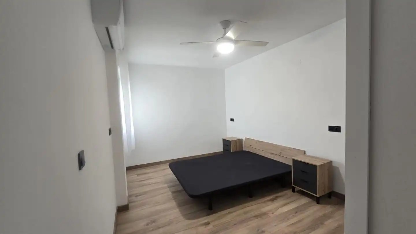 Schlafzimmer von Wohnung zur Miete in Gandia mit Klimaanlage, Terrasse und Möbliert