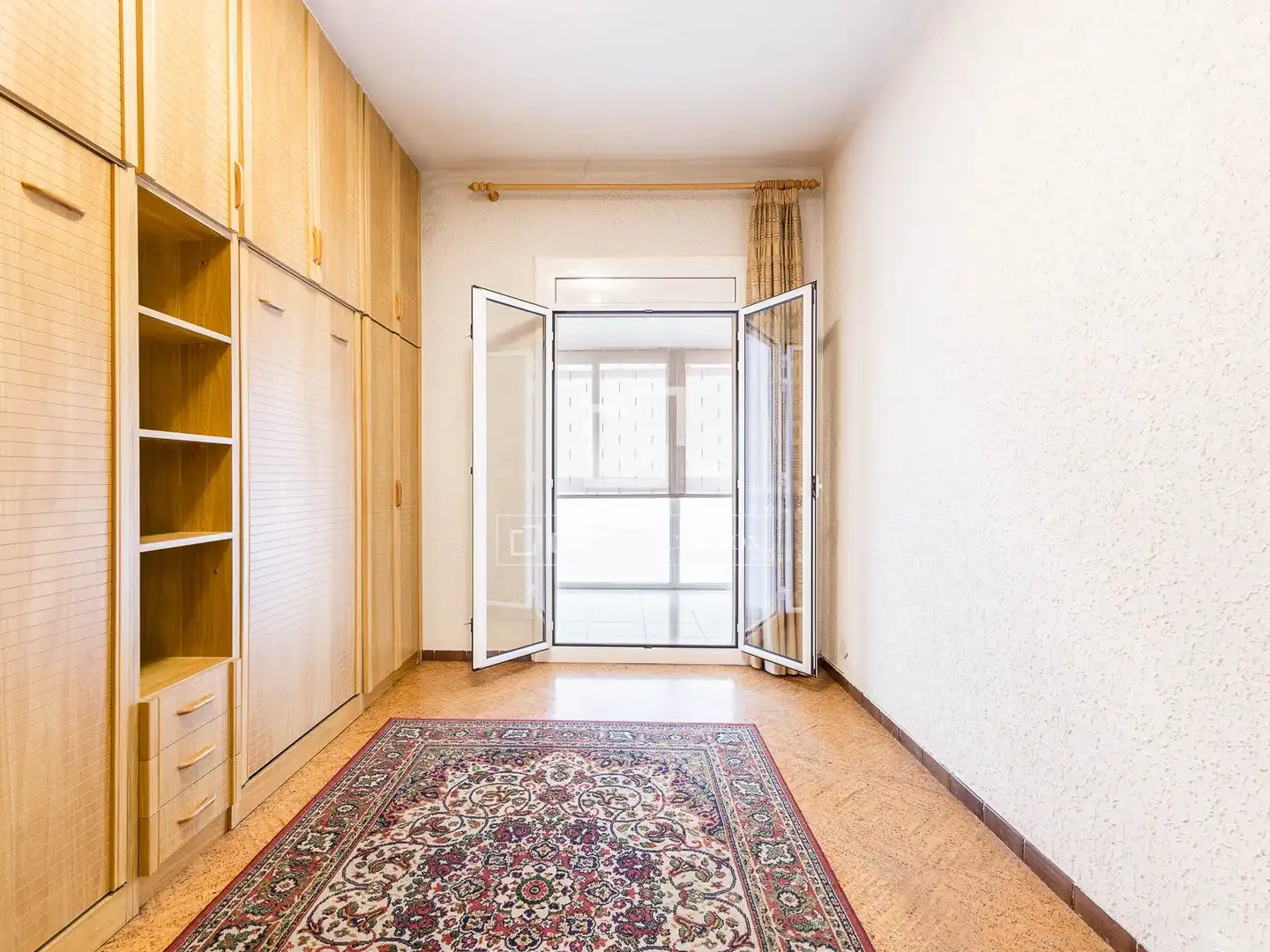 Wohnung zum Verkauf in Barcelona mit Klimaanlage, Privatgarten und Terrasse