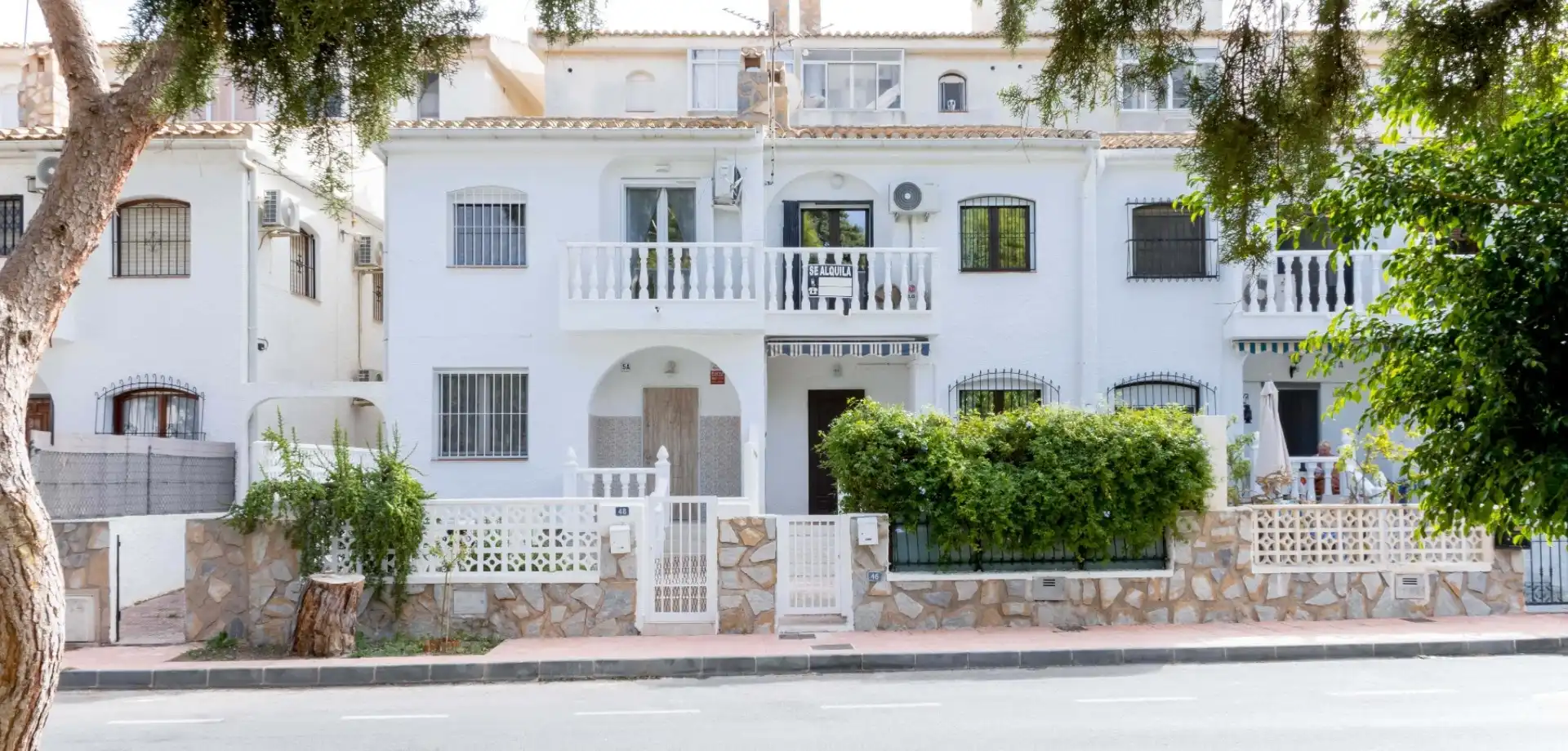 Vista exterior de Casa o xalet en venda en Orihuela amb Aire condicionat, Terrassa i Moblat