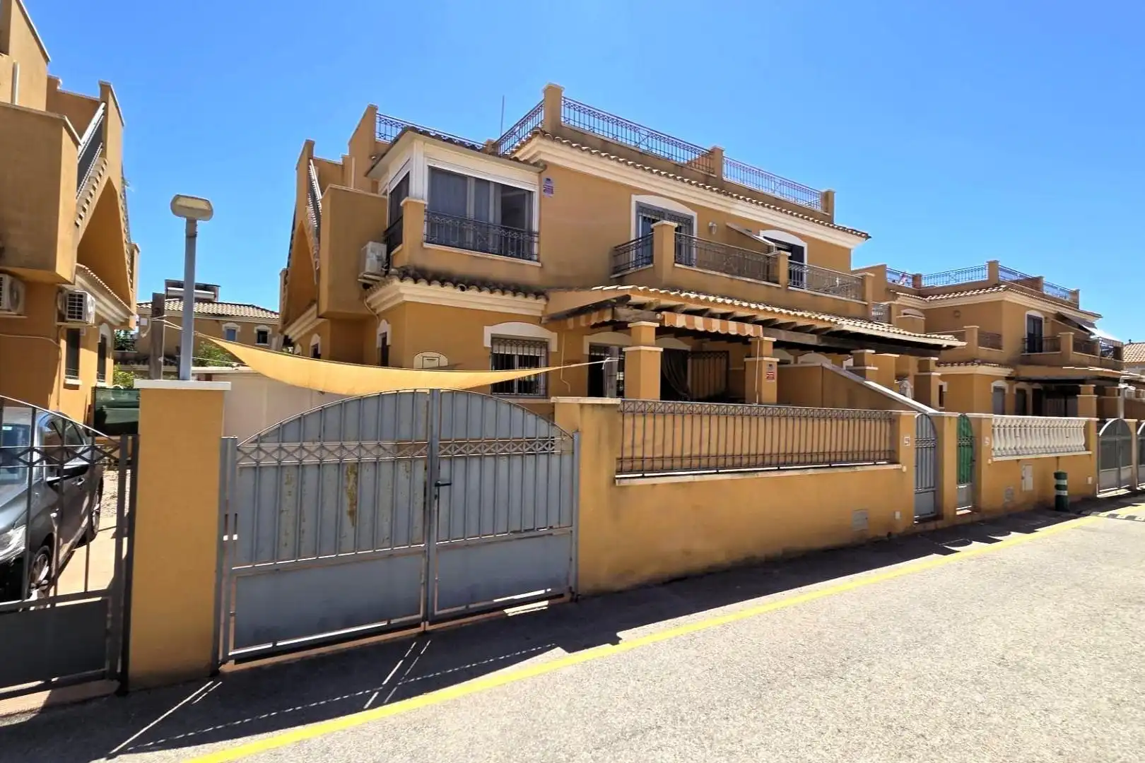 Reihenhaus mit Terrasse zum Verkauf in Calle C. Gotzone Mora 36