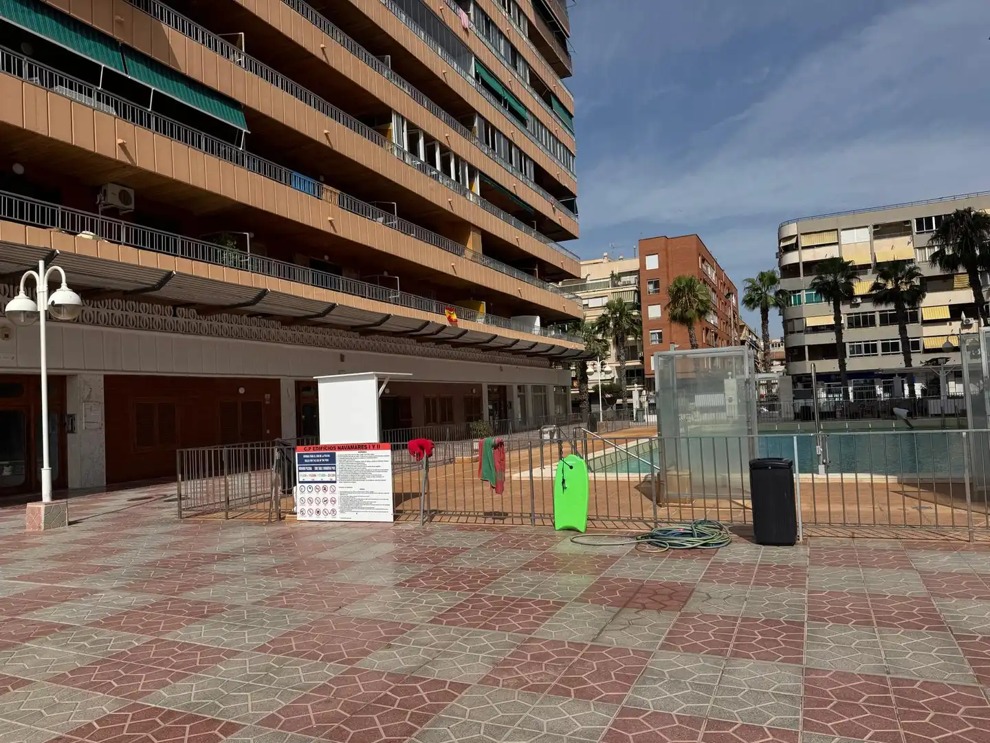 Aparcament de Pis en venda en Torrevieja amb Aire condicionat, Jardí privat i Piscina