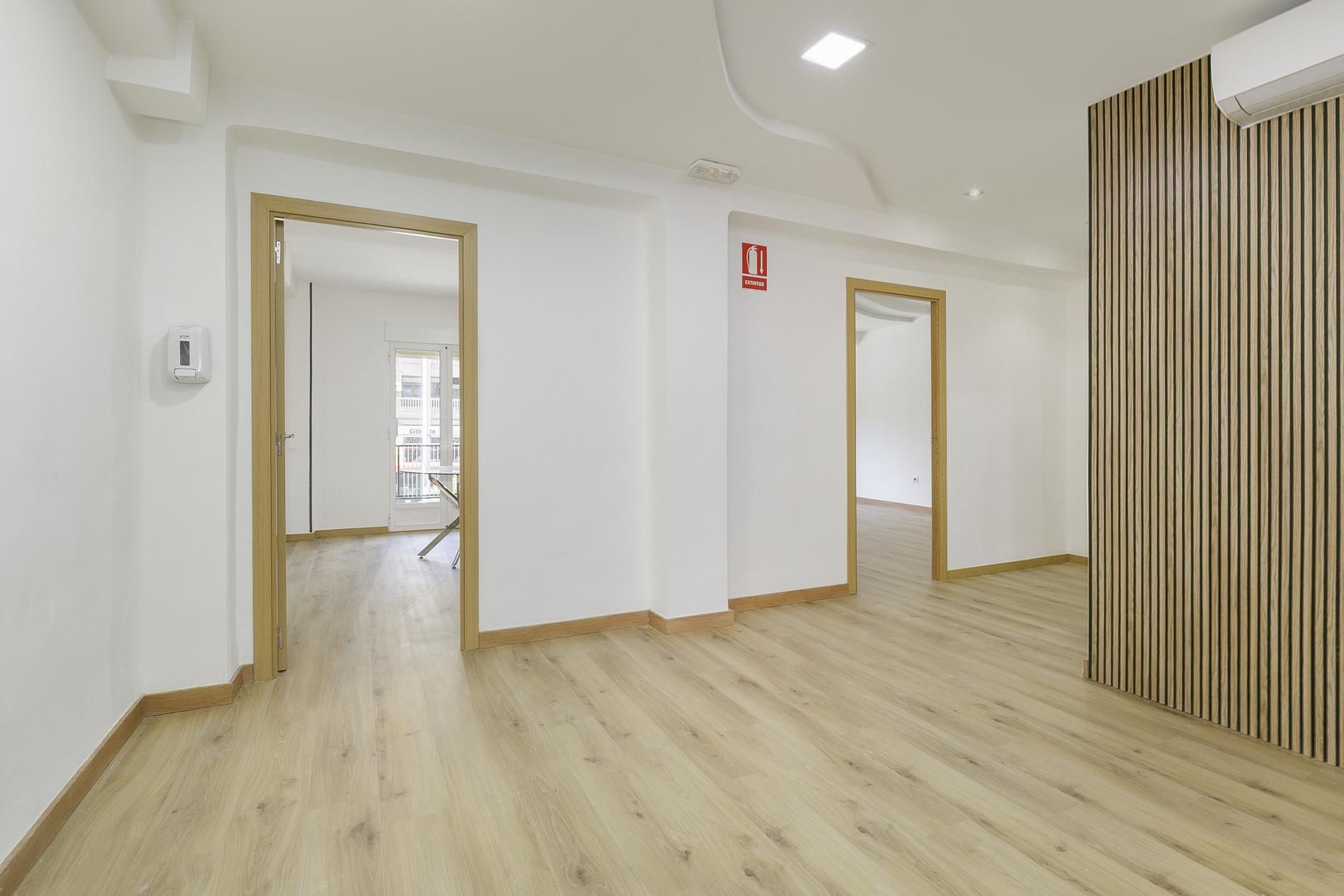 Flat for sale in  Granada Capital  with Air Conditioner, Parquet flooring and Balcony