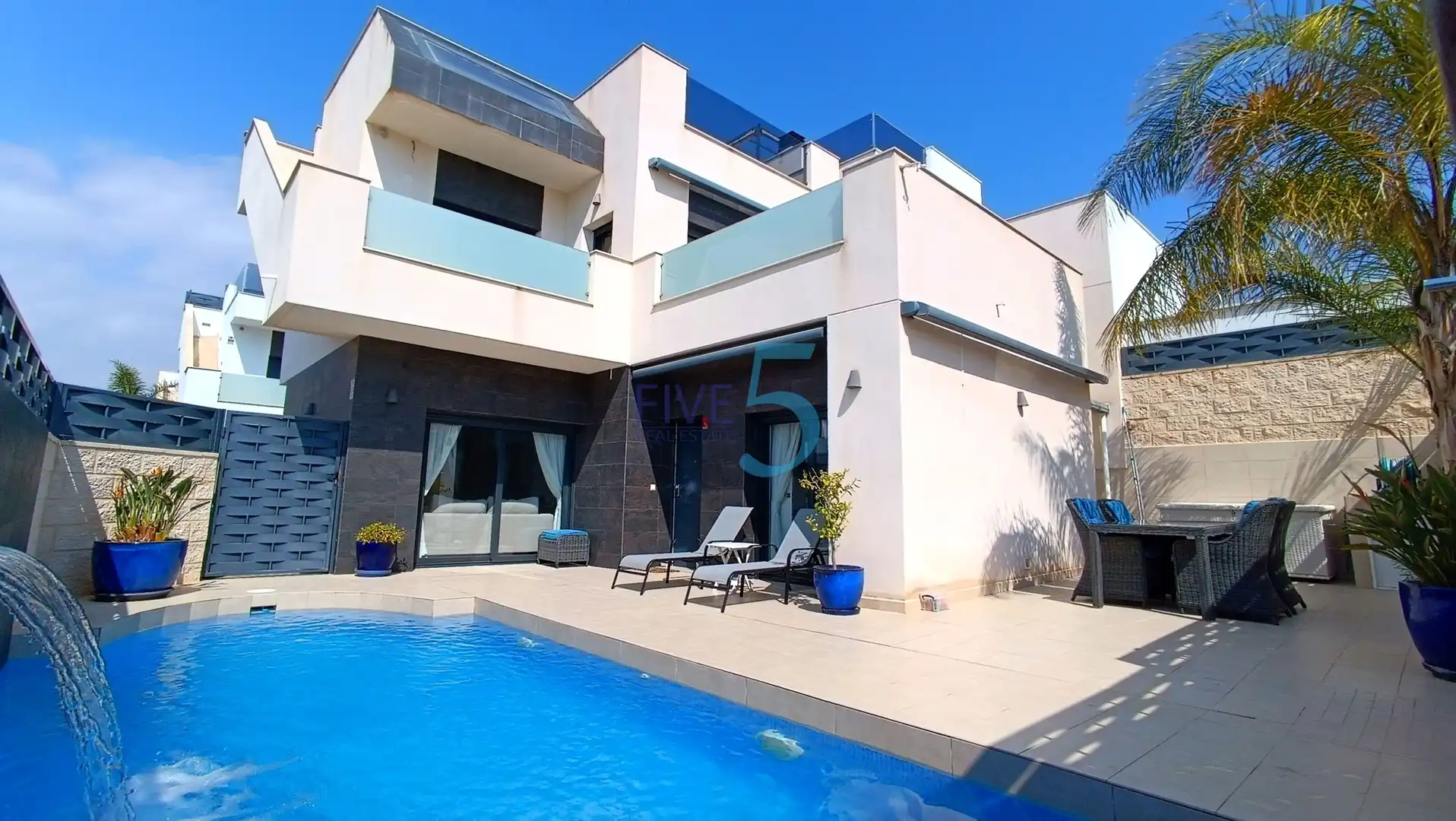 Casa amb terrassa en venda a Benijófar
