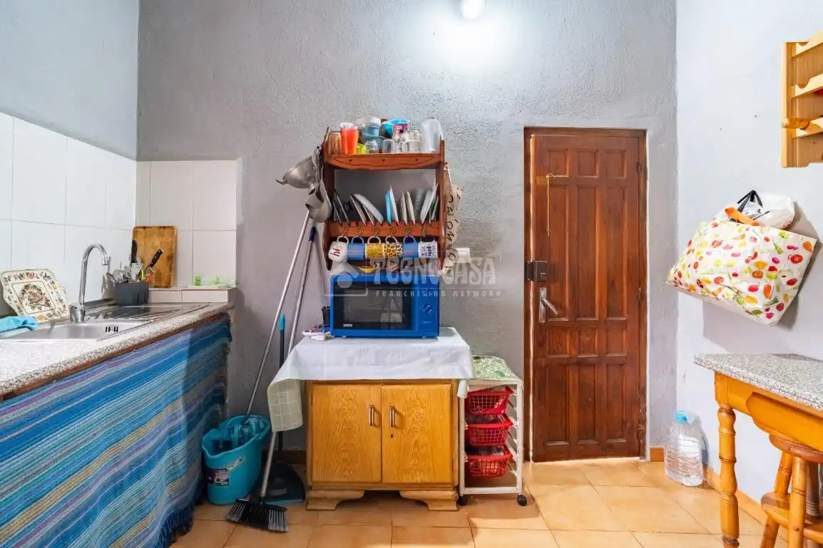 Cuina de Casa adosada en venda en Órgiva amb Aire condicionat, Terrassa i Moblat