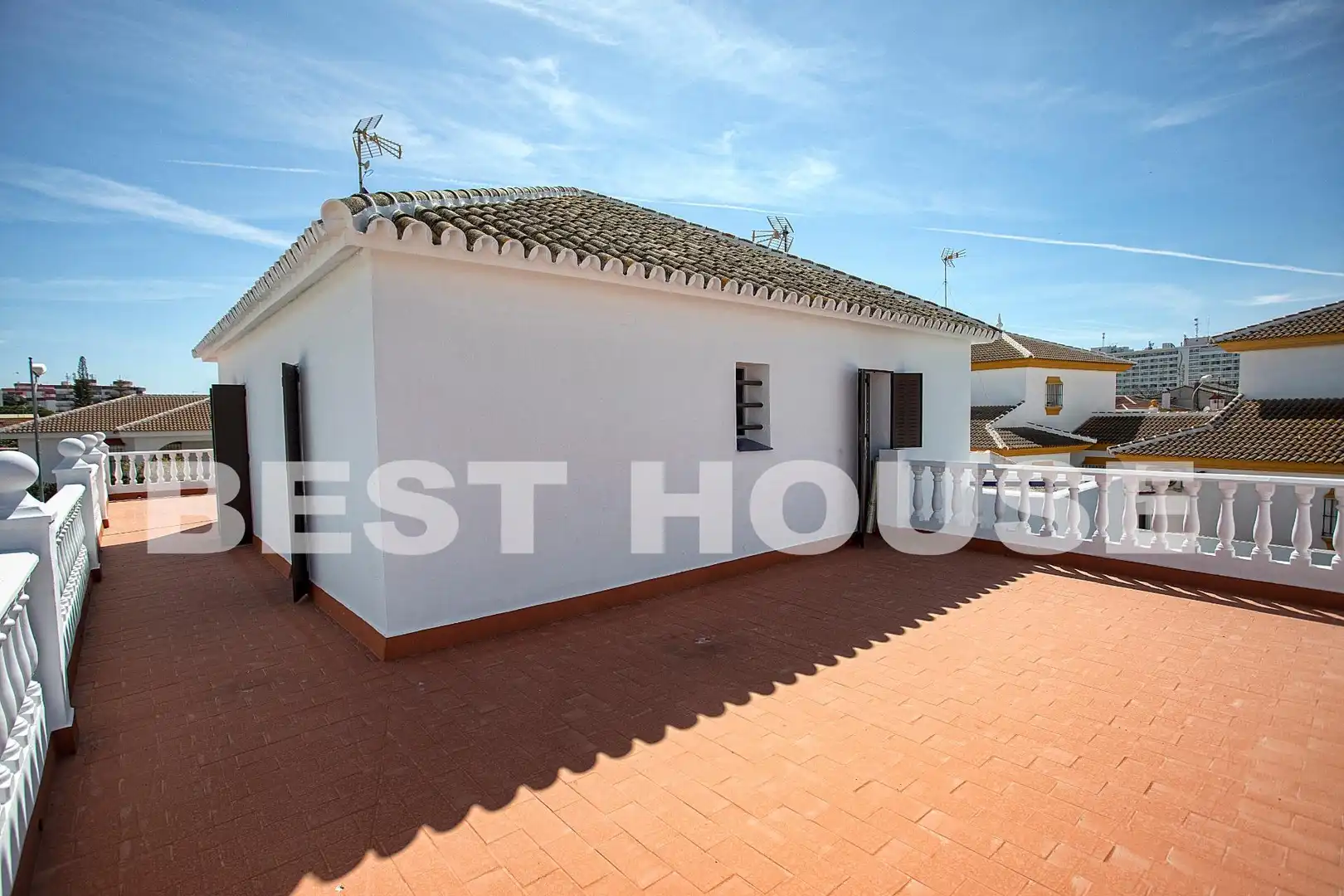 Vista exterior de Casa o xalet en venda en Almonte amb Jardí privat i Terrassa