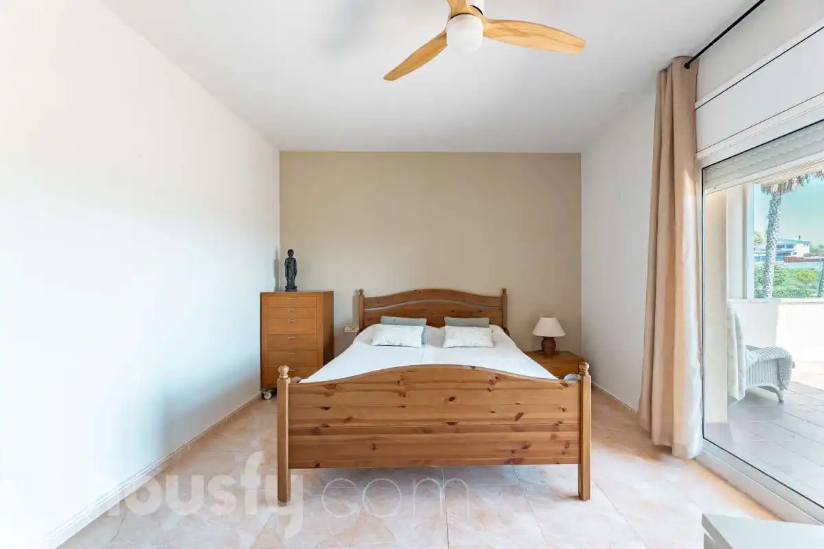 Habitación de Casa o chalet en venta en Calafell con Aire acondicionado, Calefacción y Jardín privado