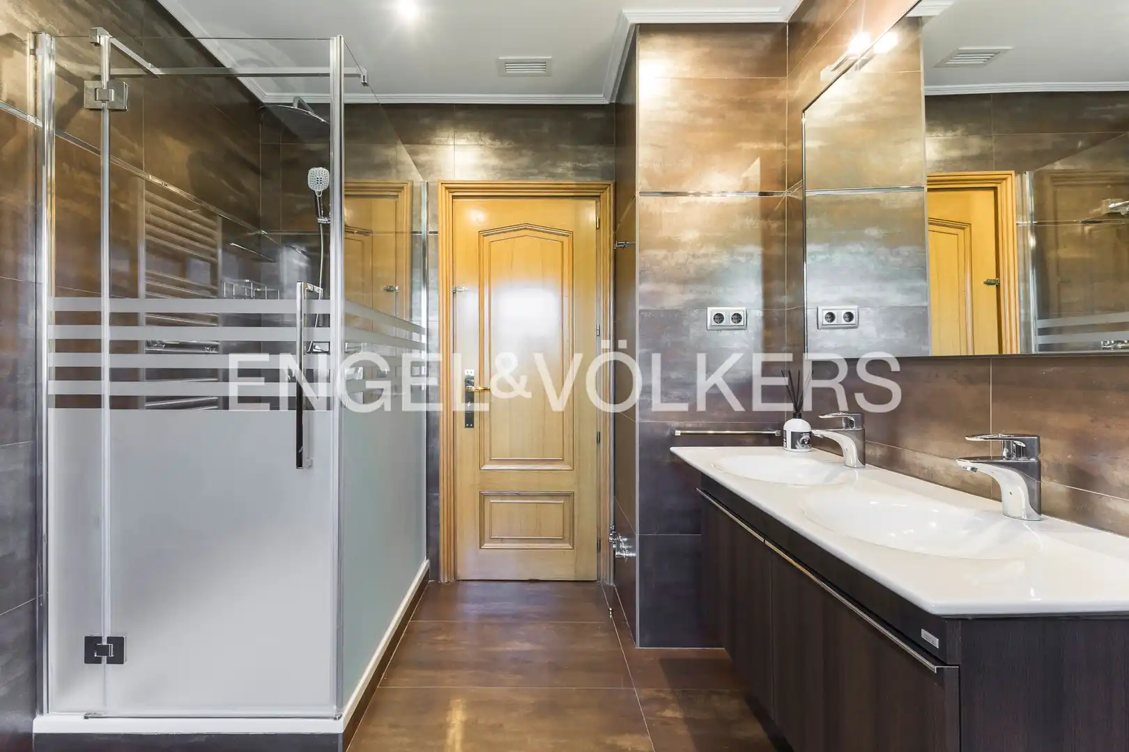 Bathroom of Houses for sale in Madrid  with Air Conditioner, Heating and Private garden