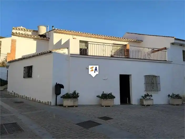 Vista exterior de Casa adosada en venda en Alfarnatejo amb Terrassa i Traster