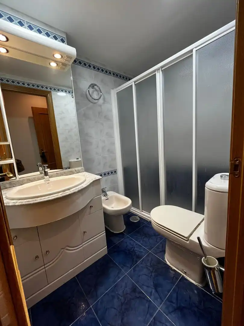 Bathroom of Flat for rent in Móstoles  with Air Conditioner, Heating and Parquet flooring