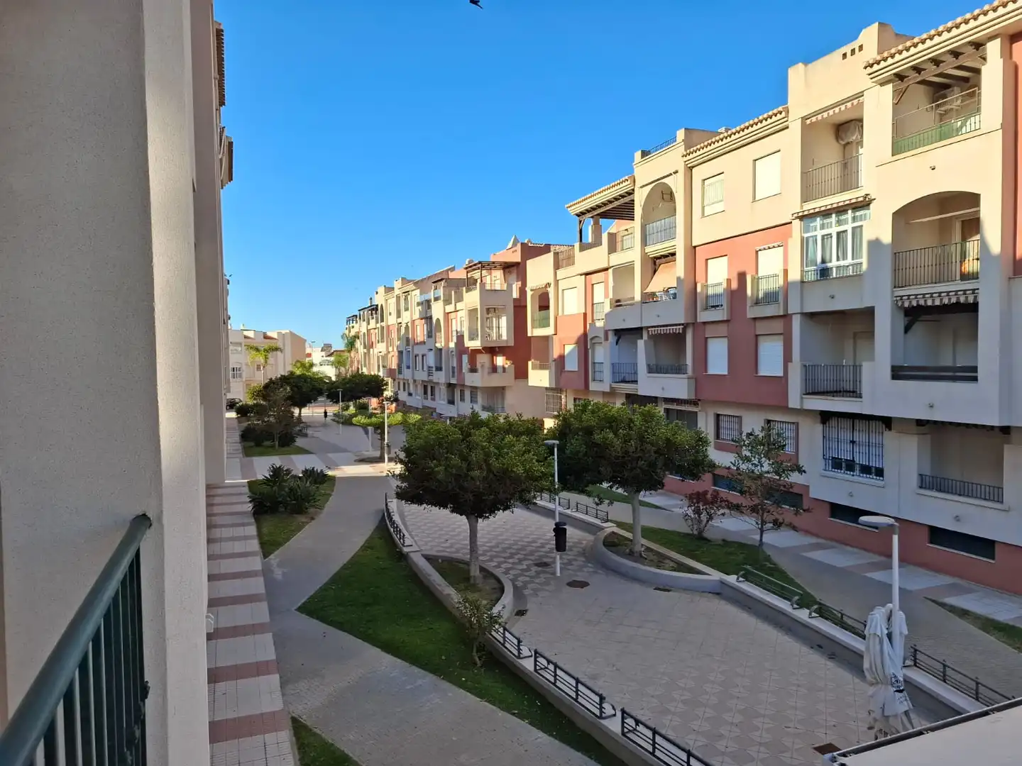 Vista exterior de Pis en venda en Motril amb Terrassa i Moblat