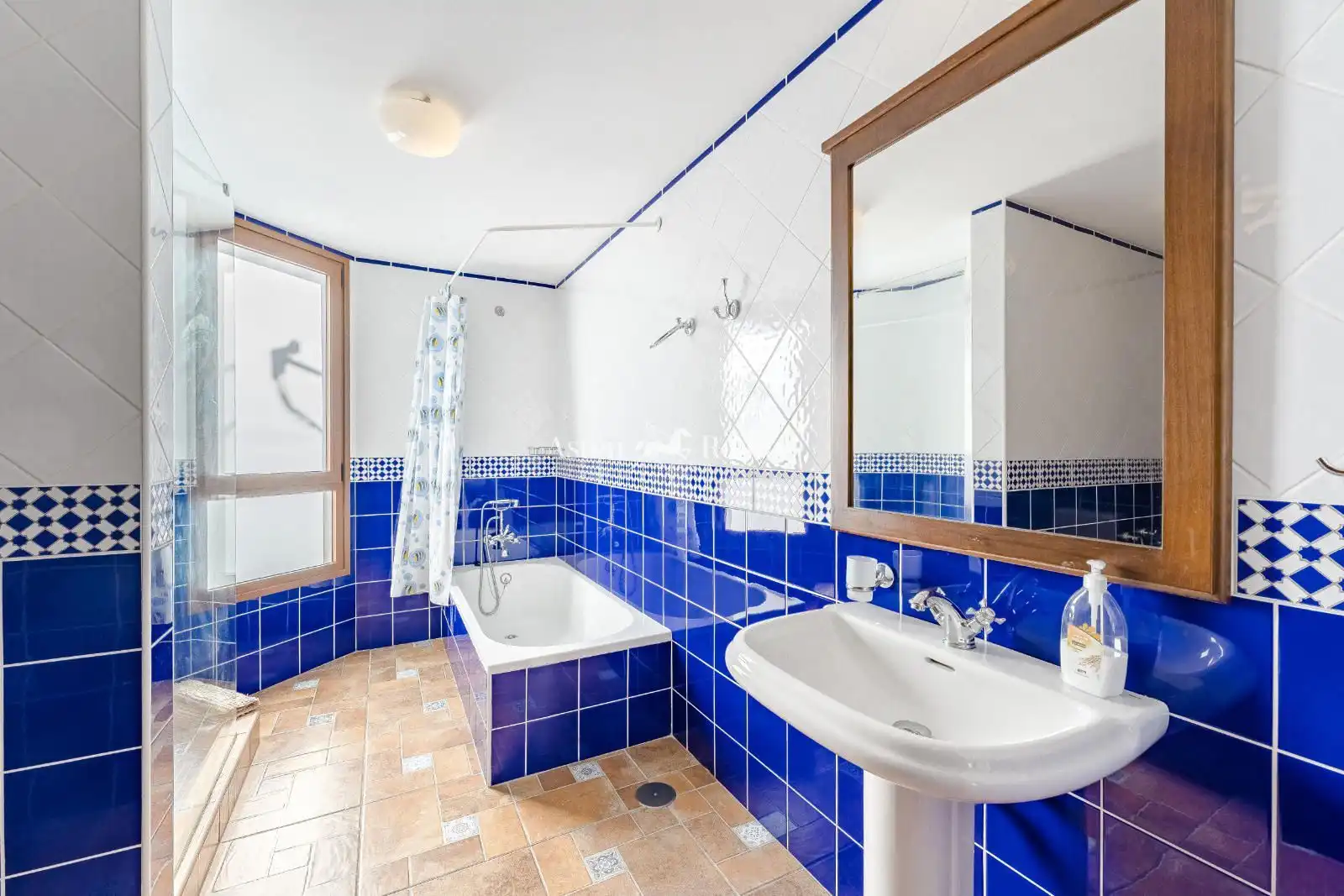 Bathroom of Houses for sale in Adeje  with Air Conditioner, Terrace and Swimming Pool