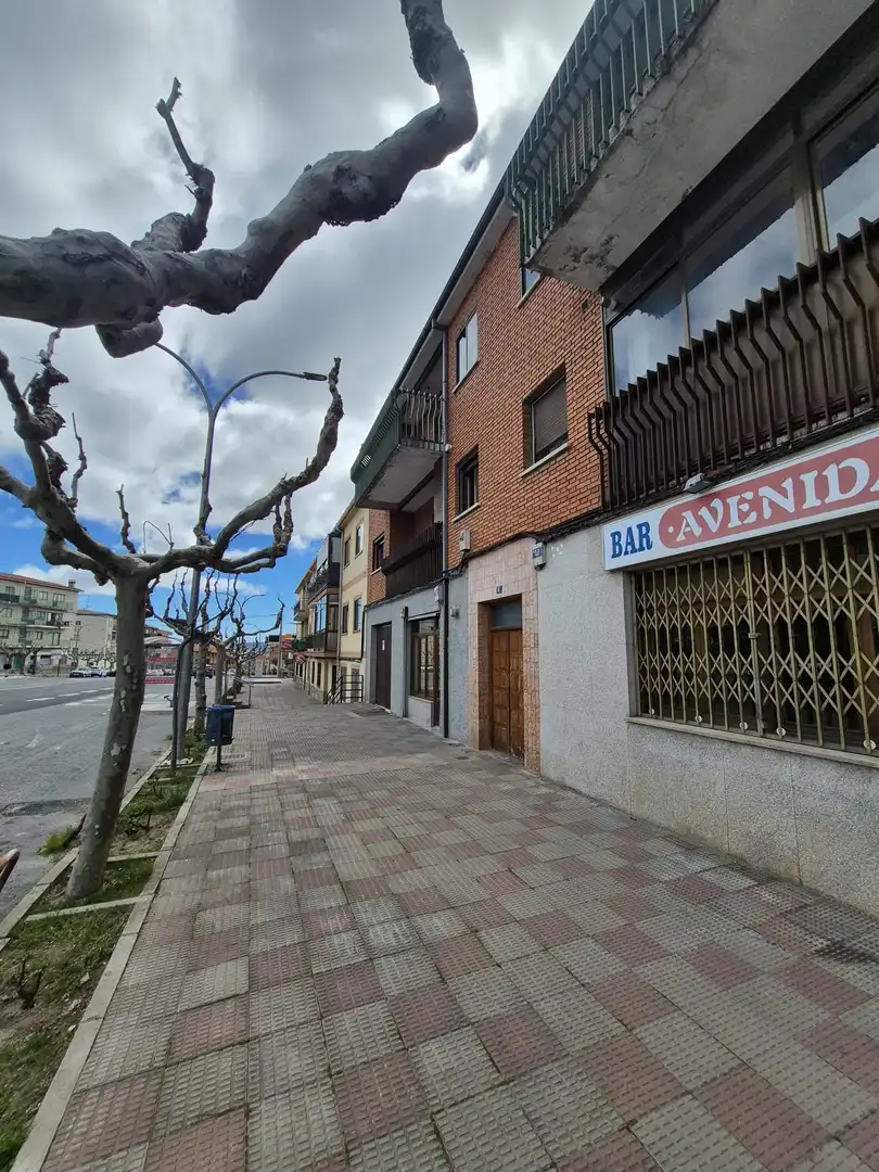 Vista exterior de Piso en venta en El Barraco  con Calefacción, Terraza y Amueblado