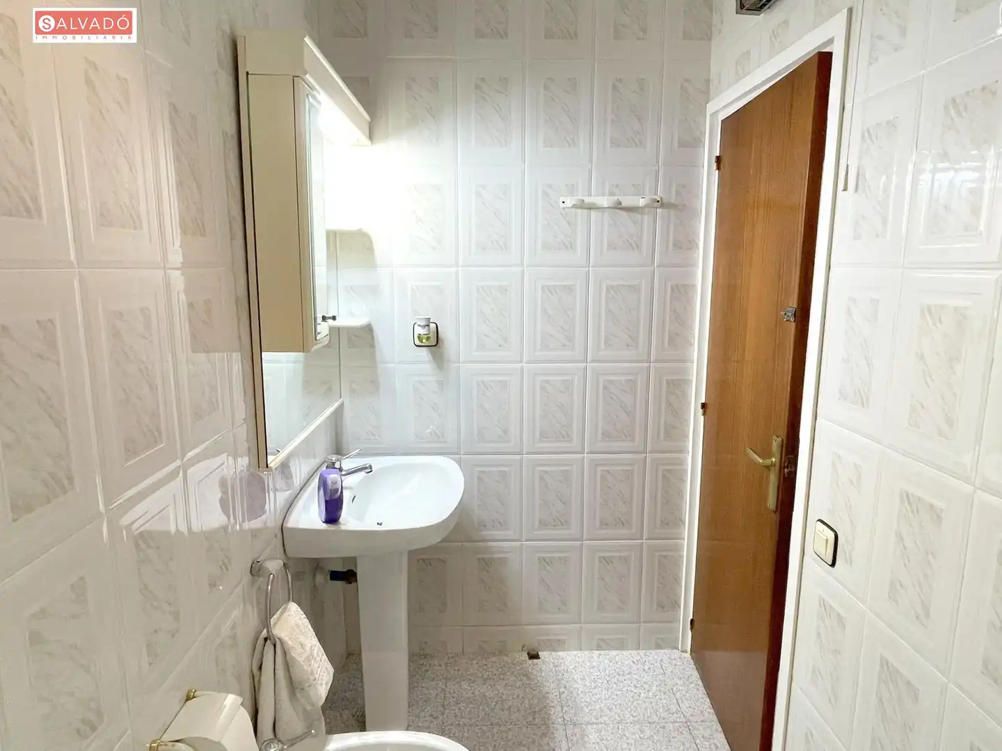 Badezimmer von Erdgeschoss zum Verkauf in Calafell mit Heizung, Privatgarten und Terrasse