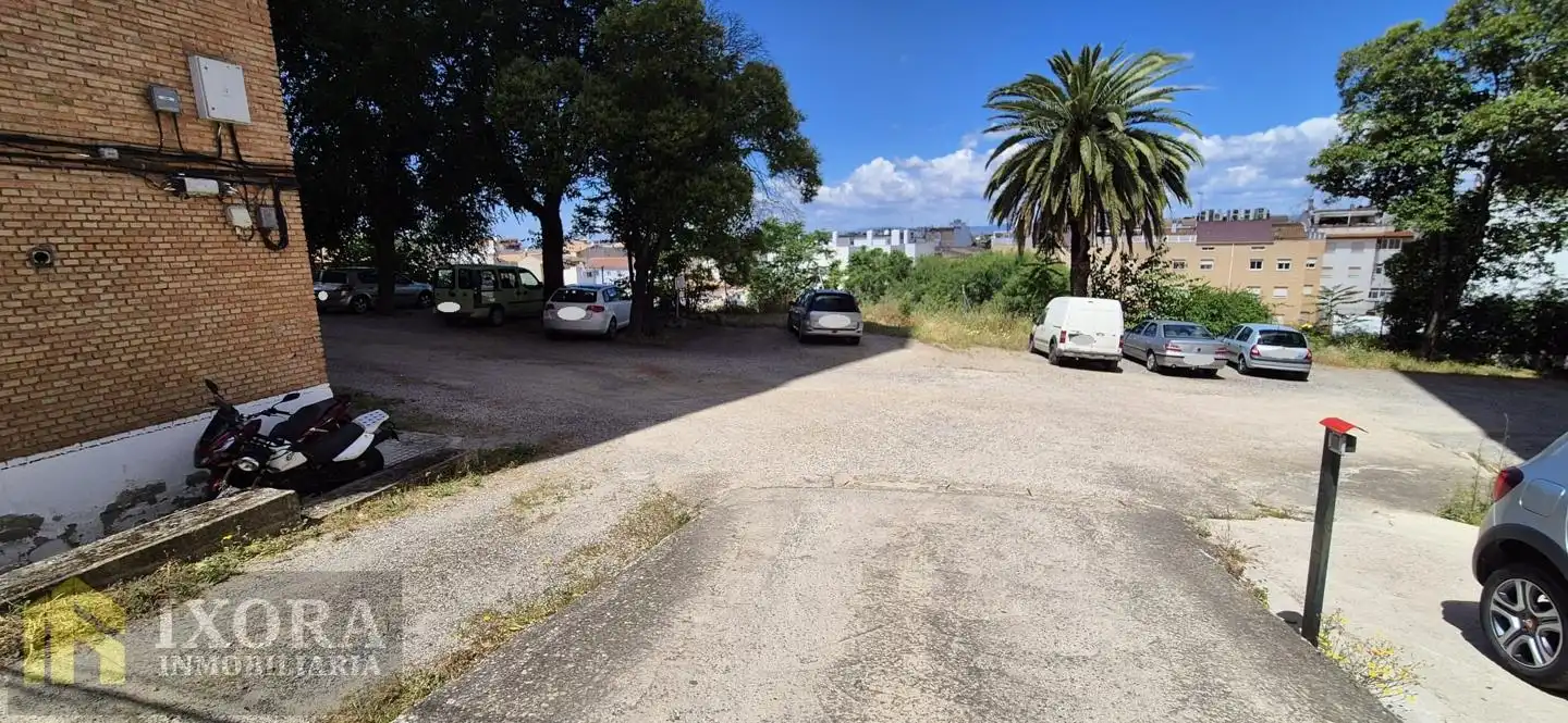 Aparcament de Pis en venda en Linares amb Aire condicionat i Terrassa