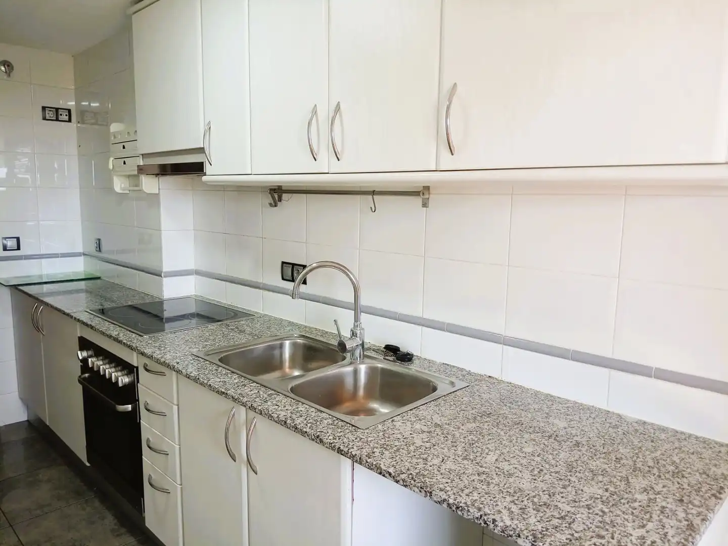 Cuina de Pis en venda en Figueres amb Aire condicionat, Calefacció i Terrassa