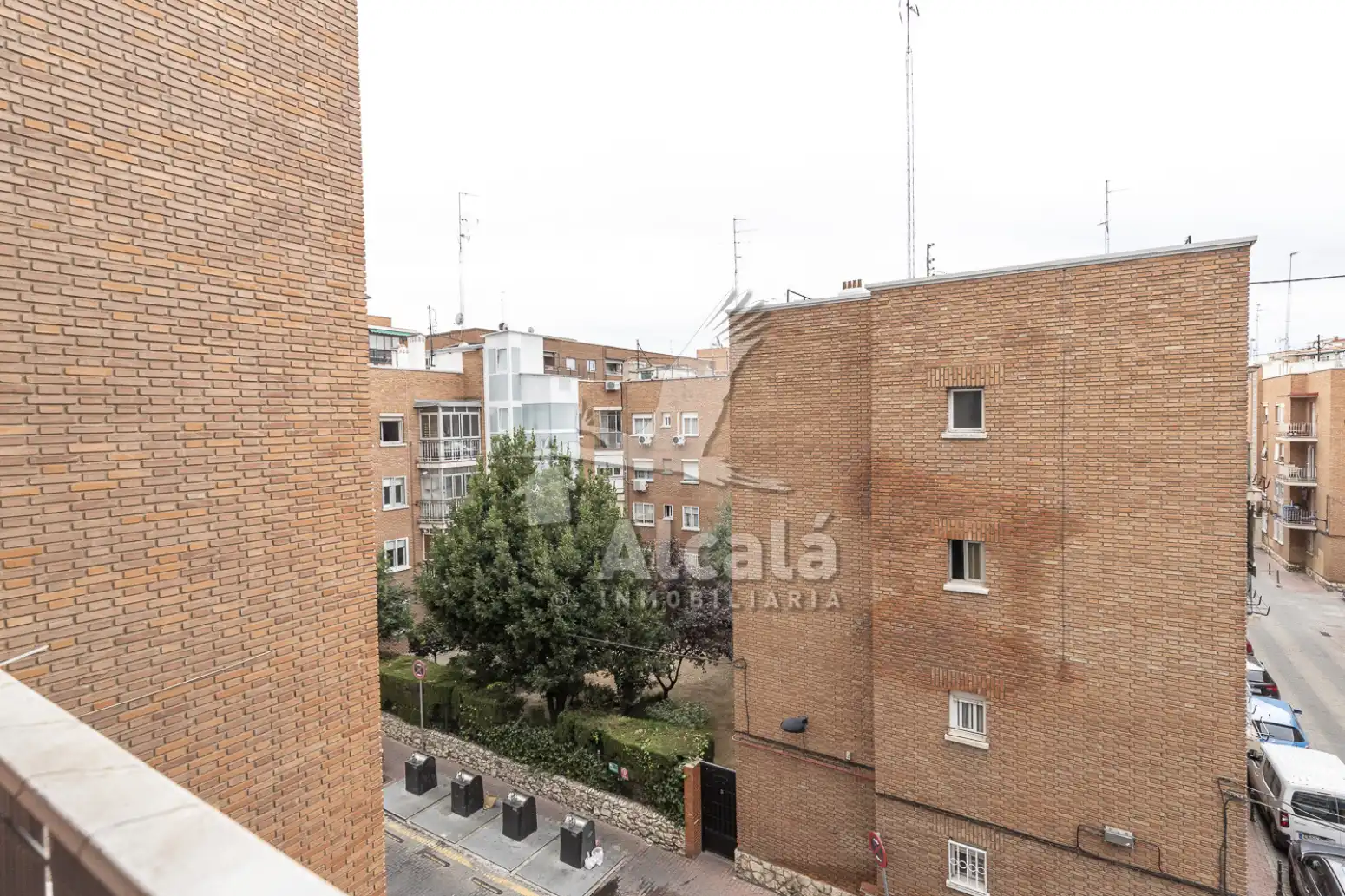 Vista exterior de Piso en venta en Alcalá de Henares con Calefacción, Parquet y Terraza