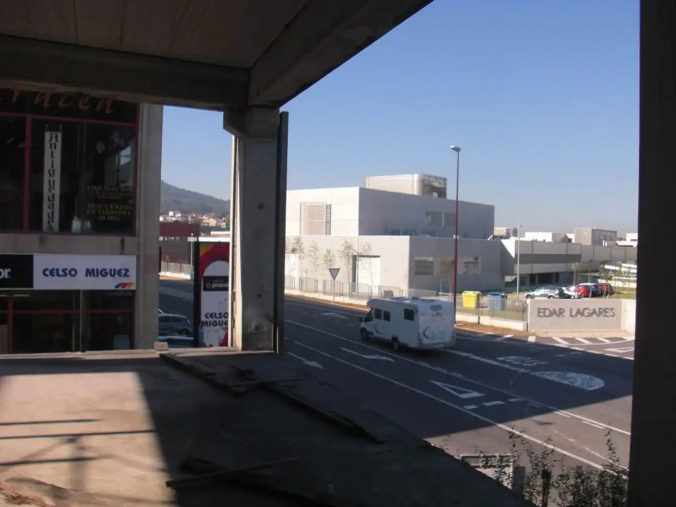 Vista exterior de Nau industrial en venda en Vigo 