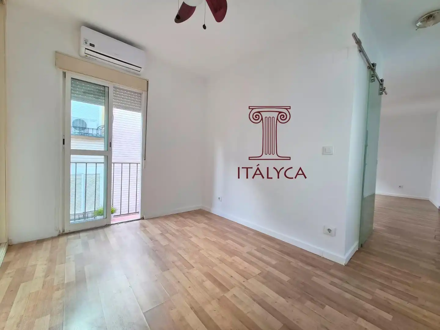 Dormitori de Apartament en venda en Sevilla amb Aire condicionat, Calefacció i Balcó