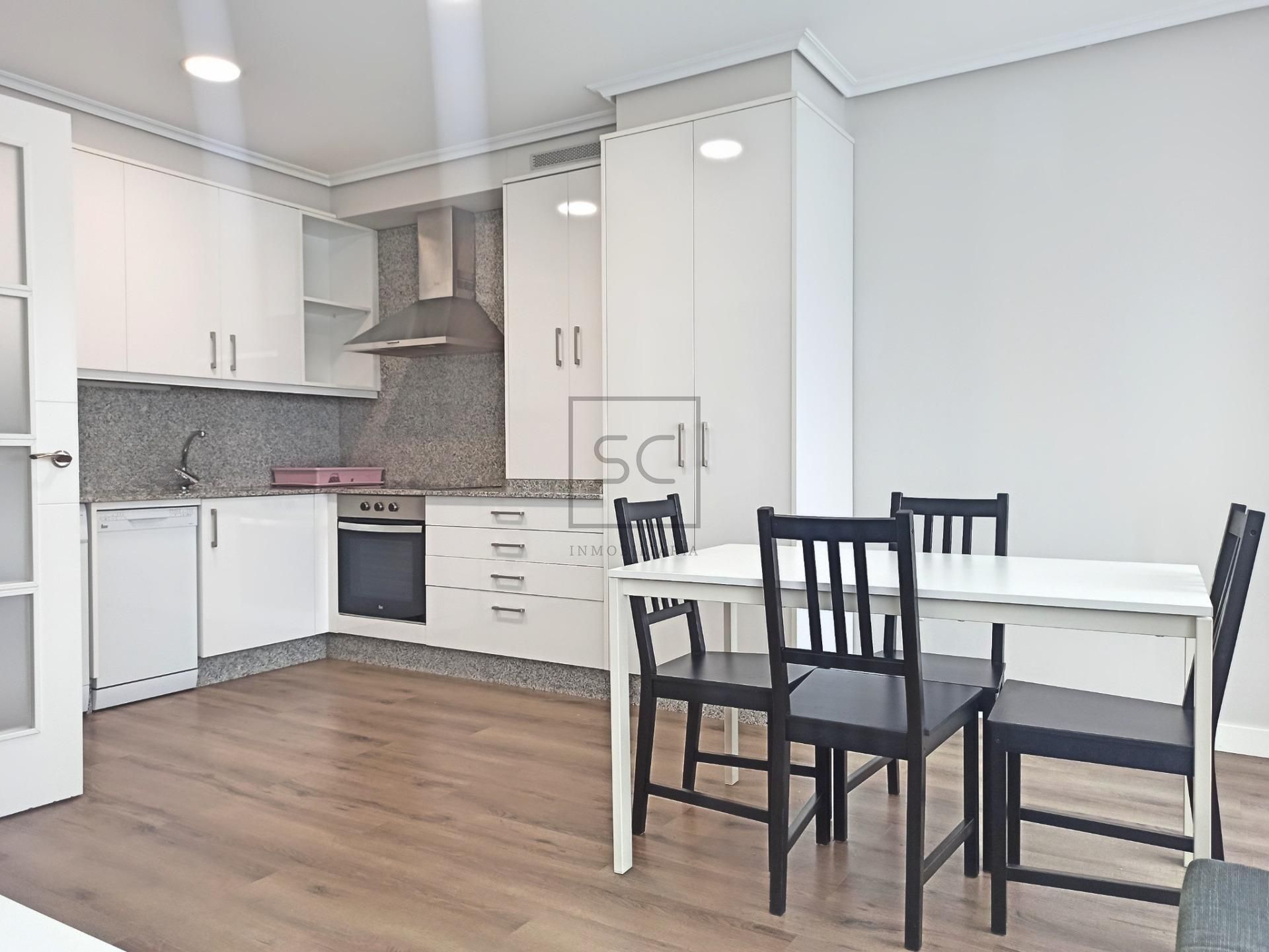 Cuina de Pis de lloguer en Ferrol amb Calefacció