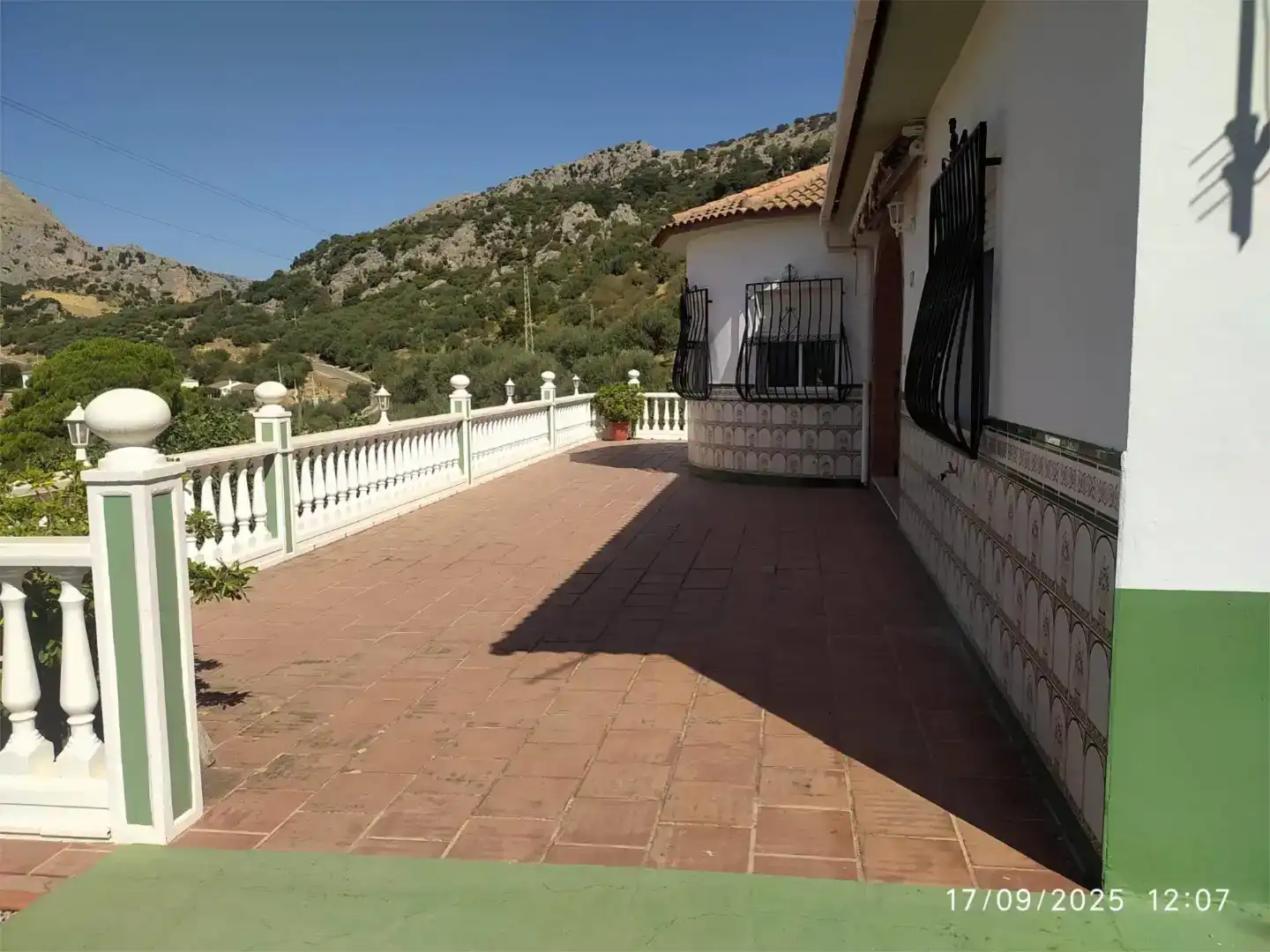 Vista exterior de Finca rústica en venda en Alfarnatejo amb Aire condicionat i Jardí privat