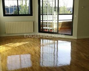 Sala d'estar de Apartament de lloguer en Majadahonda amb Aire condicionat, Terrassa i Piscina