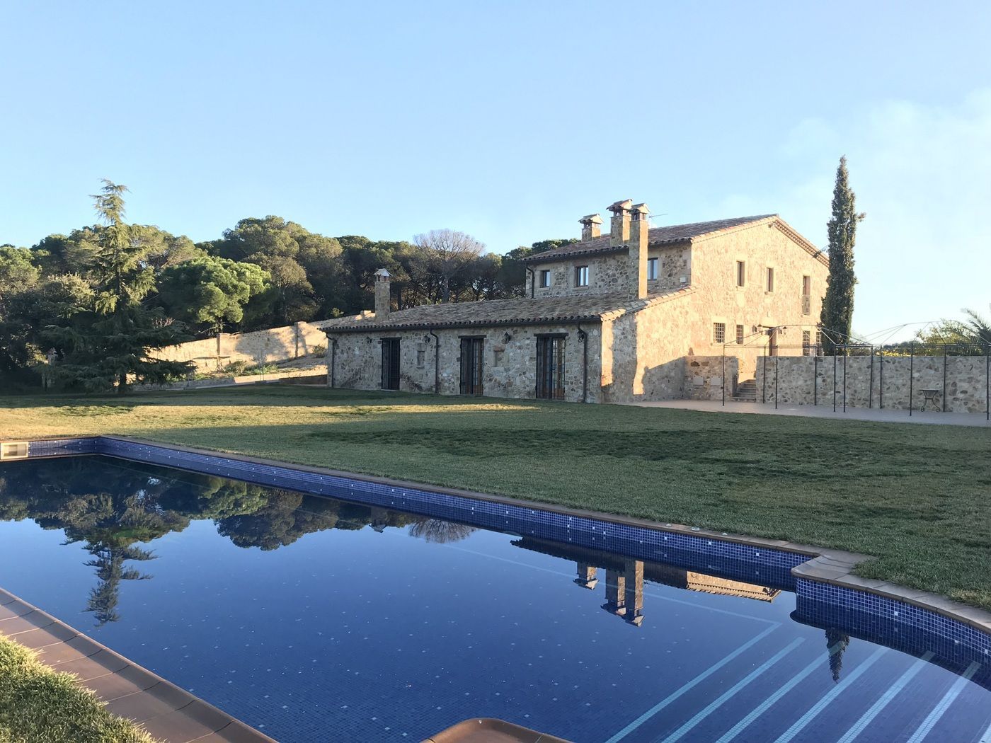 Vista exterior de Finca rústica en venda en Castell d'Aro, Platja d'Aro i s'Agaró amb Terrassa, Traster i Moblat