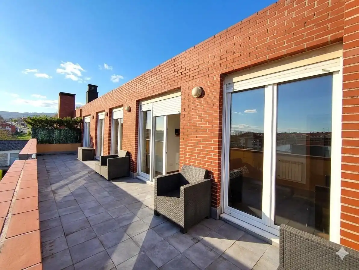 Terrassa de Apartament en venda en El Astillero   amb Calefacció, Terrassa i Piscina comunitària