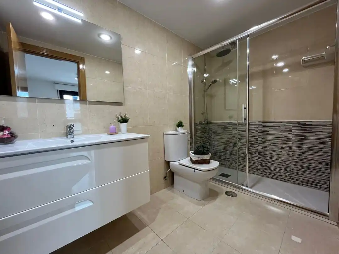 Baño de Piso en venta en  Pamplona / Iruña con Calefacción, Jardín privado y Trastero