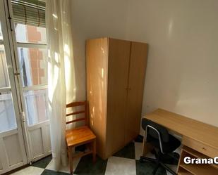 Dormitori de Pis de lloguer en  Granada Capital amb Aire condicionat, Calefacció i Moblat