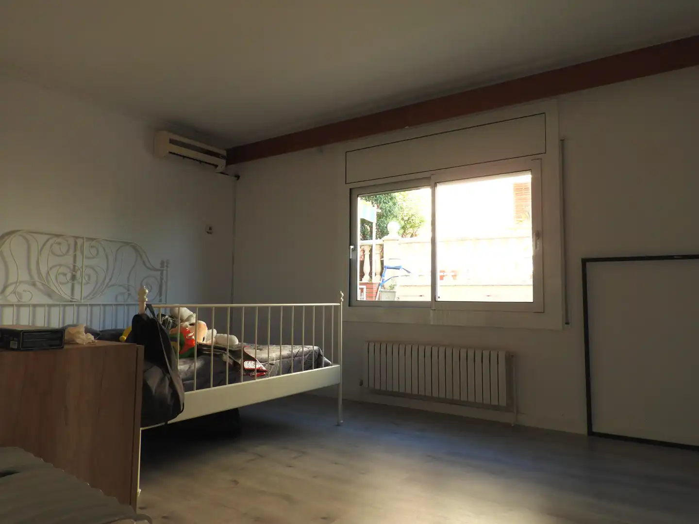 Schlafzimmer von Haus oder Chalet zum Verkauf in Castellar del Vallès mit Klimaanlage, Heizung und Privatgarten