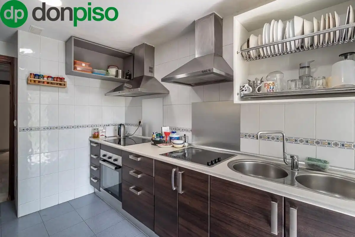 Kitchen of Flat for sale in Granada  with Heating and Storage room