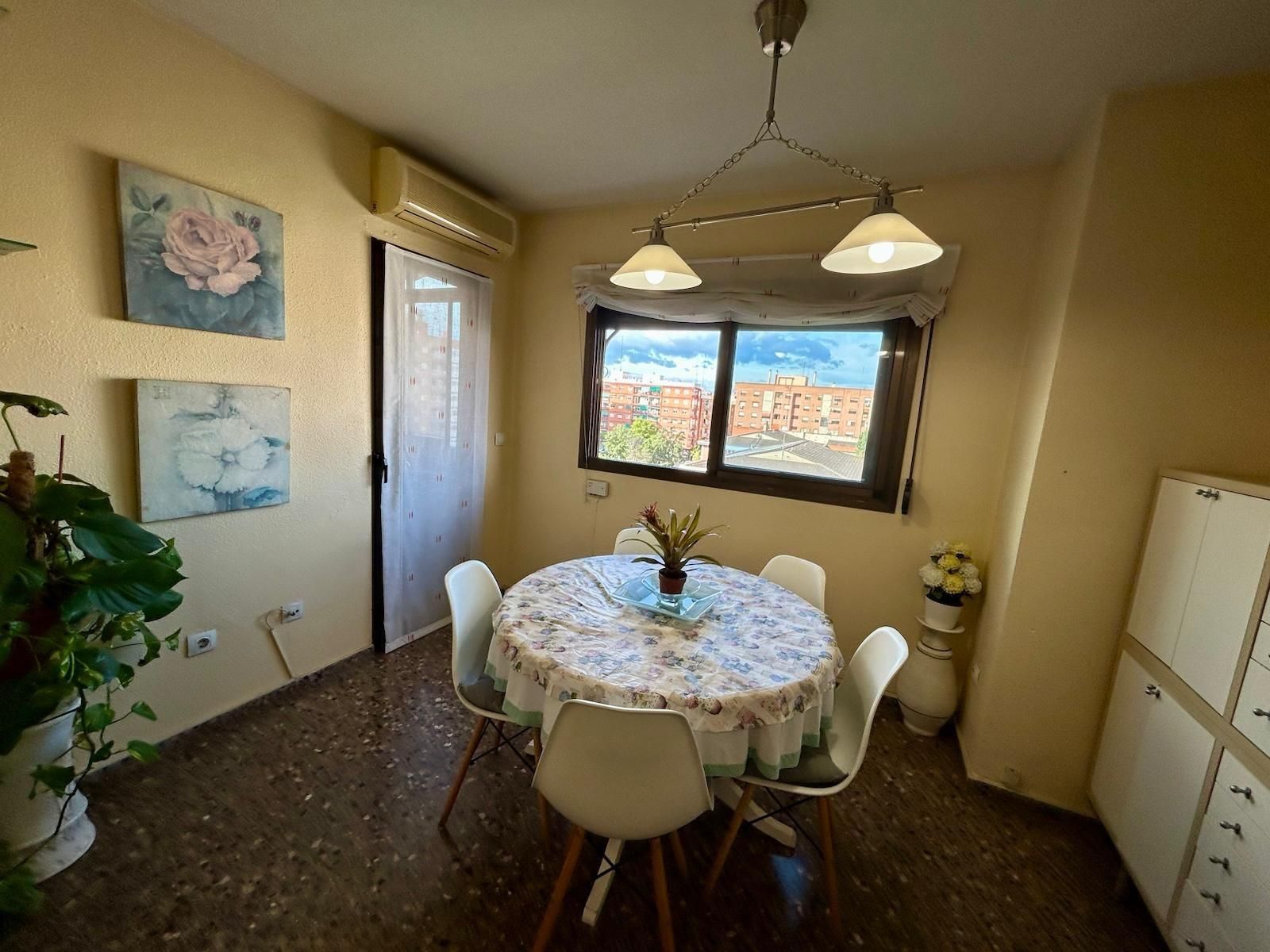 Dining room of Flat for sale in Mislata  with Air Conditioner and Balcony