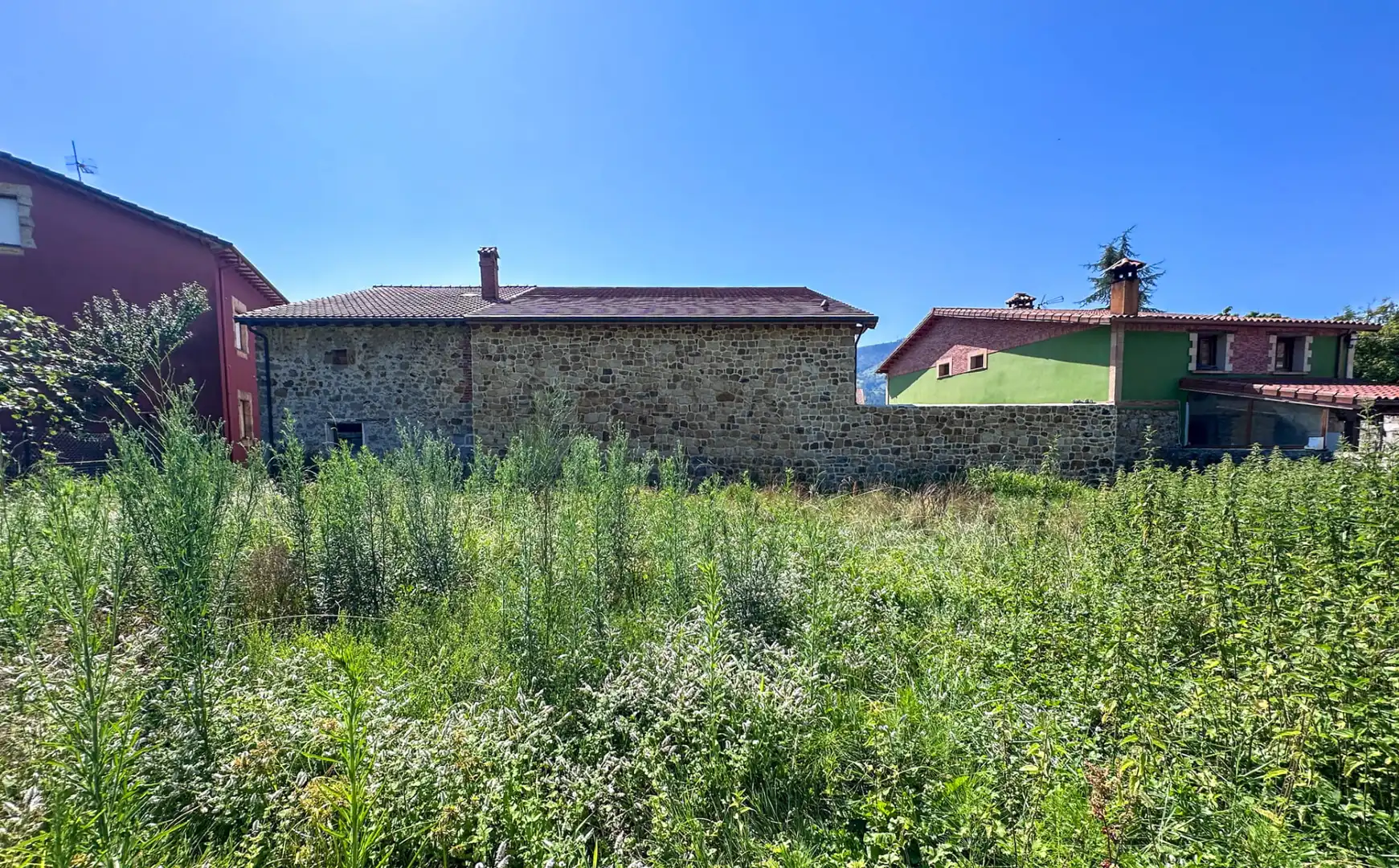 Casa adosada en venda en Castañeda amb Jardí privat