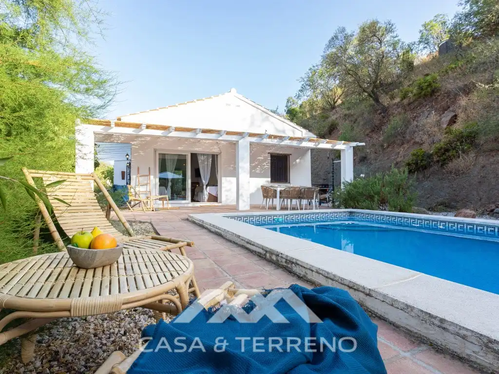 Vista exterior de Finca rústica de lloguer en Colmenar amb Piscina