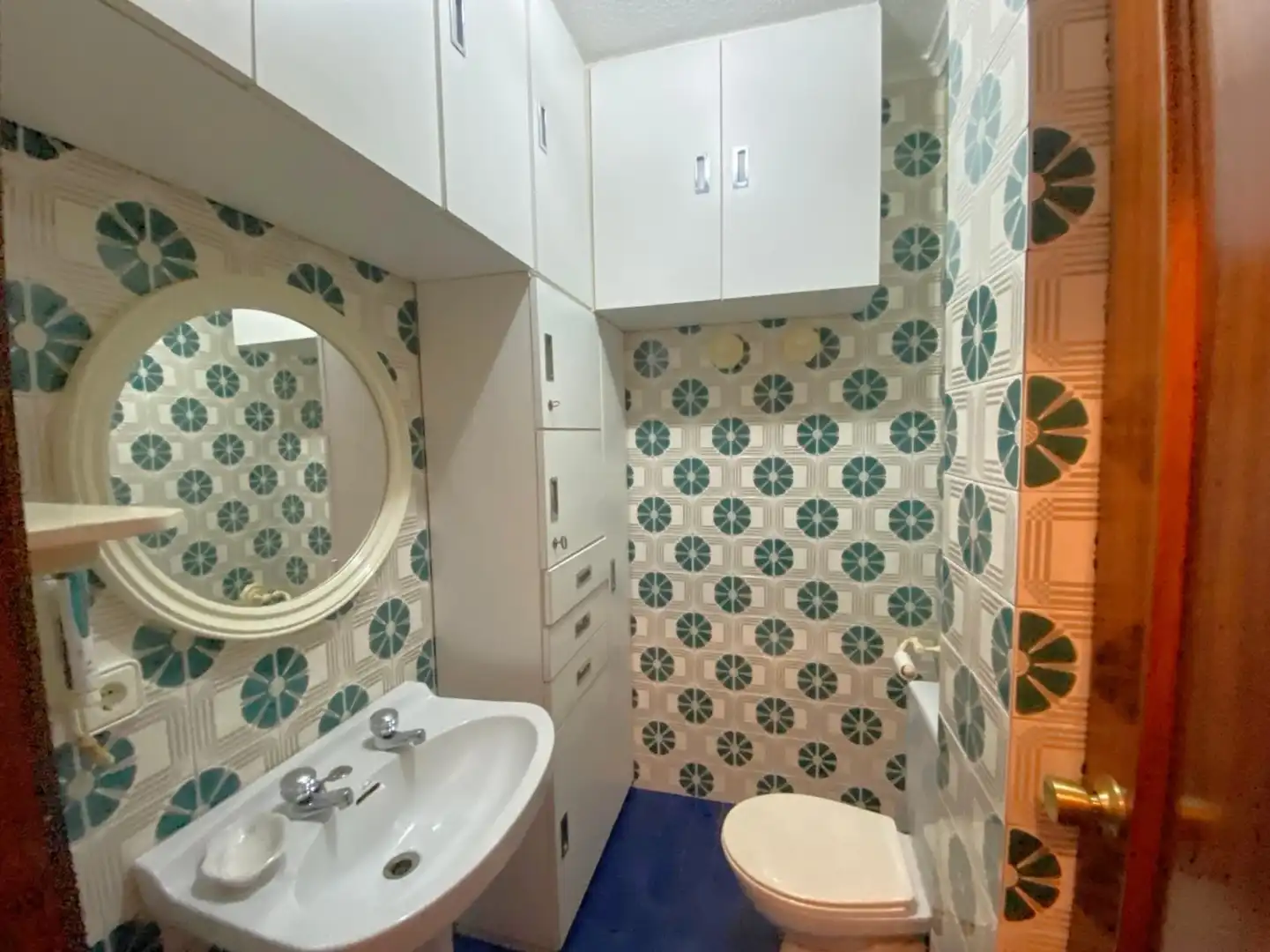 Bathroom of Flat for sale in Torrelavega   with Heating and Parquet flooring