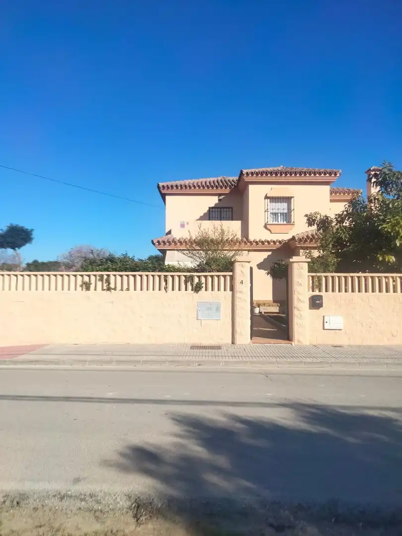 Vista exterior de Casa o xalet en venda en Chiclana de la Frontera