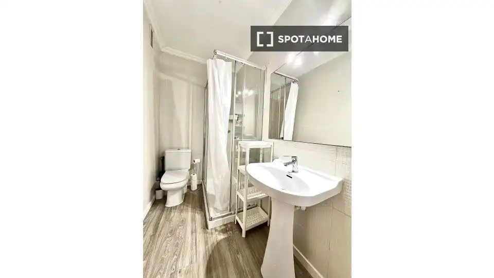Baño de Piso para compartir en  Palma de Mallorca con Aire acondicionado, Calefacción y Amueblado