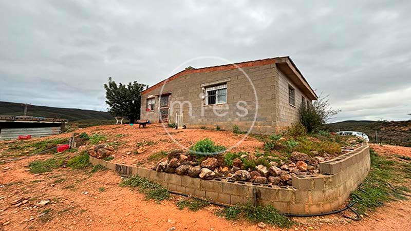 Casa o xalet en venda en Alborache amb Jardí privat, Traster i Moblat