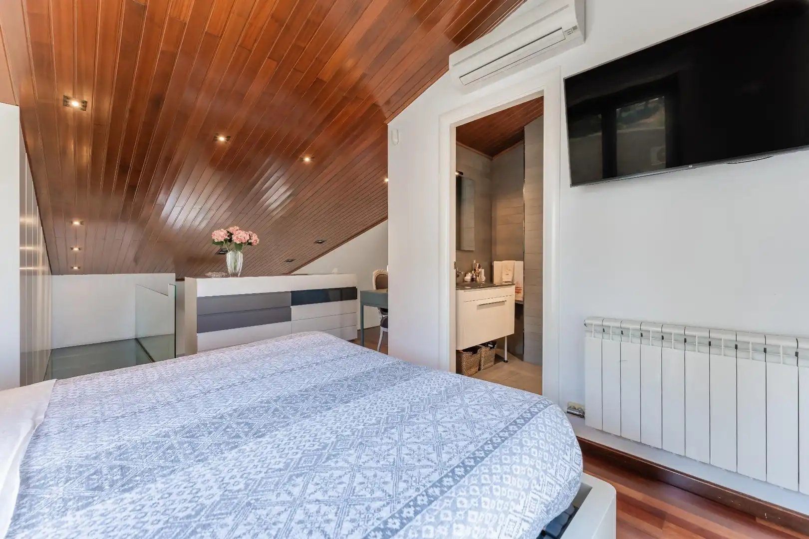 Habitación de Casa o chalet en venta en Montmeló con Calefacción, Terraza y Jacuzzi