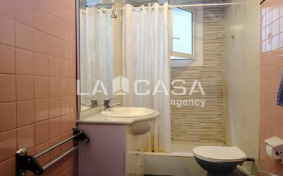 Bathroom of Flat for sale in  Barcelona Capital  with Air Conditioner and Heating
