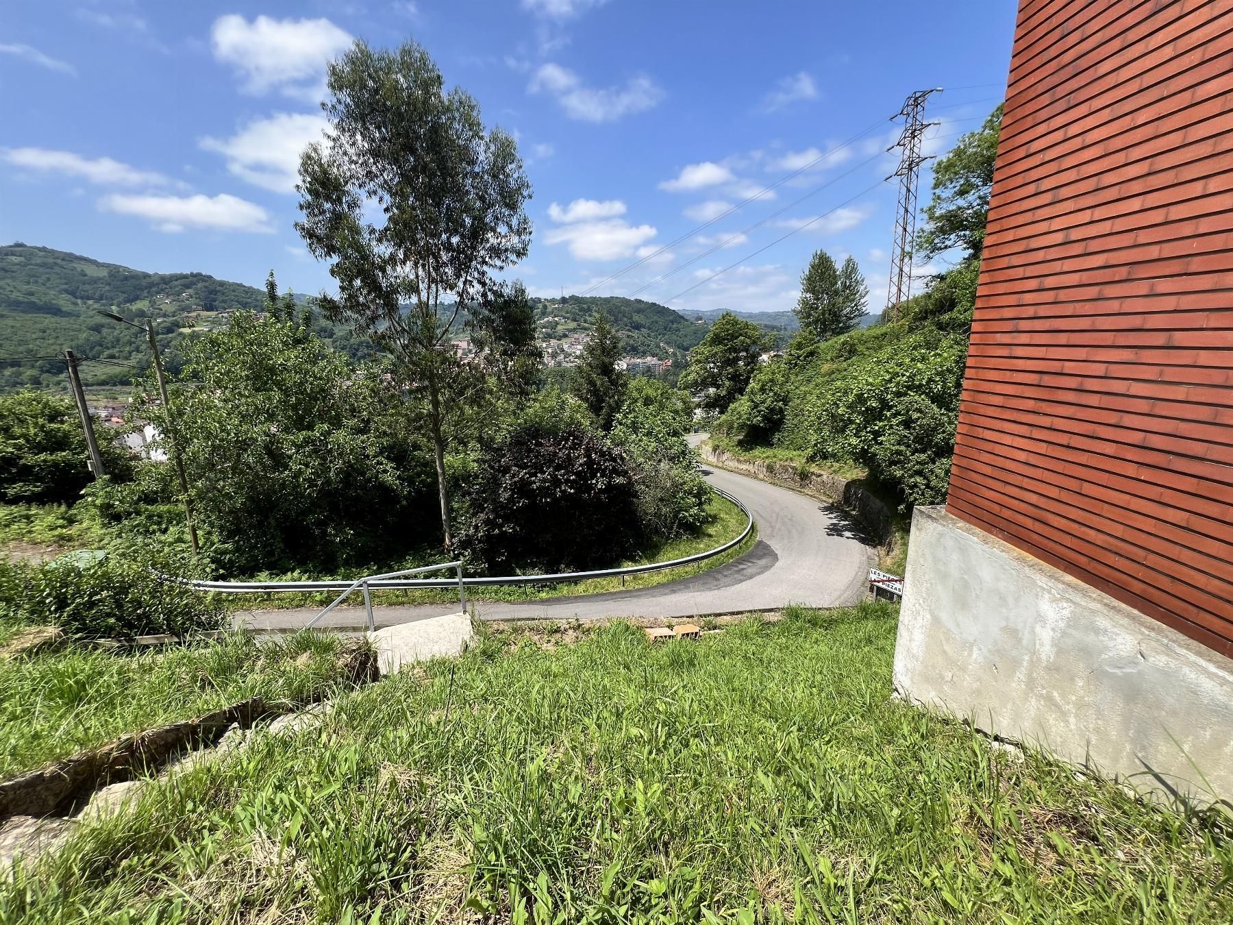 Vista exterior de Casa o xalet en venda en Langreo amb Terrassa i Moblat