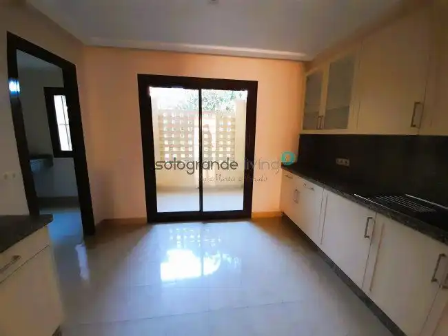 Jardí de Apartament de lloguer en Sotogrande amb Aire condicionat, Calefacció i Terrassa